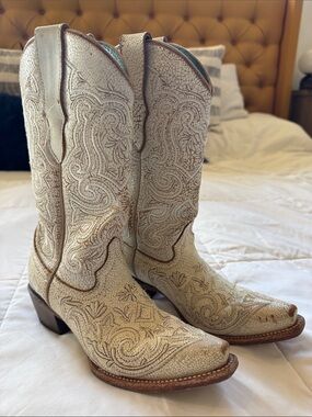 Corral Girls Snip Toe White Embroidered Western Boots - size 1.5 little girl